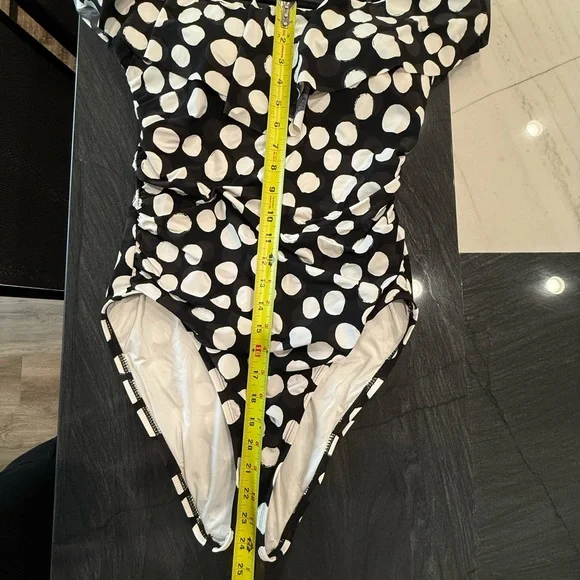 LA BLANCA one-piece swimming suit. Black and white polka dot. - Picture 13 of 13